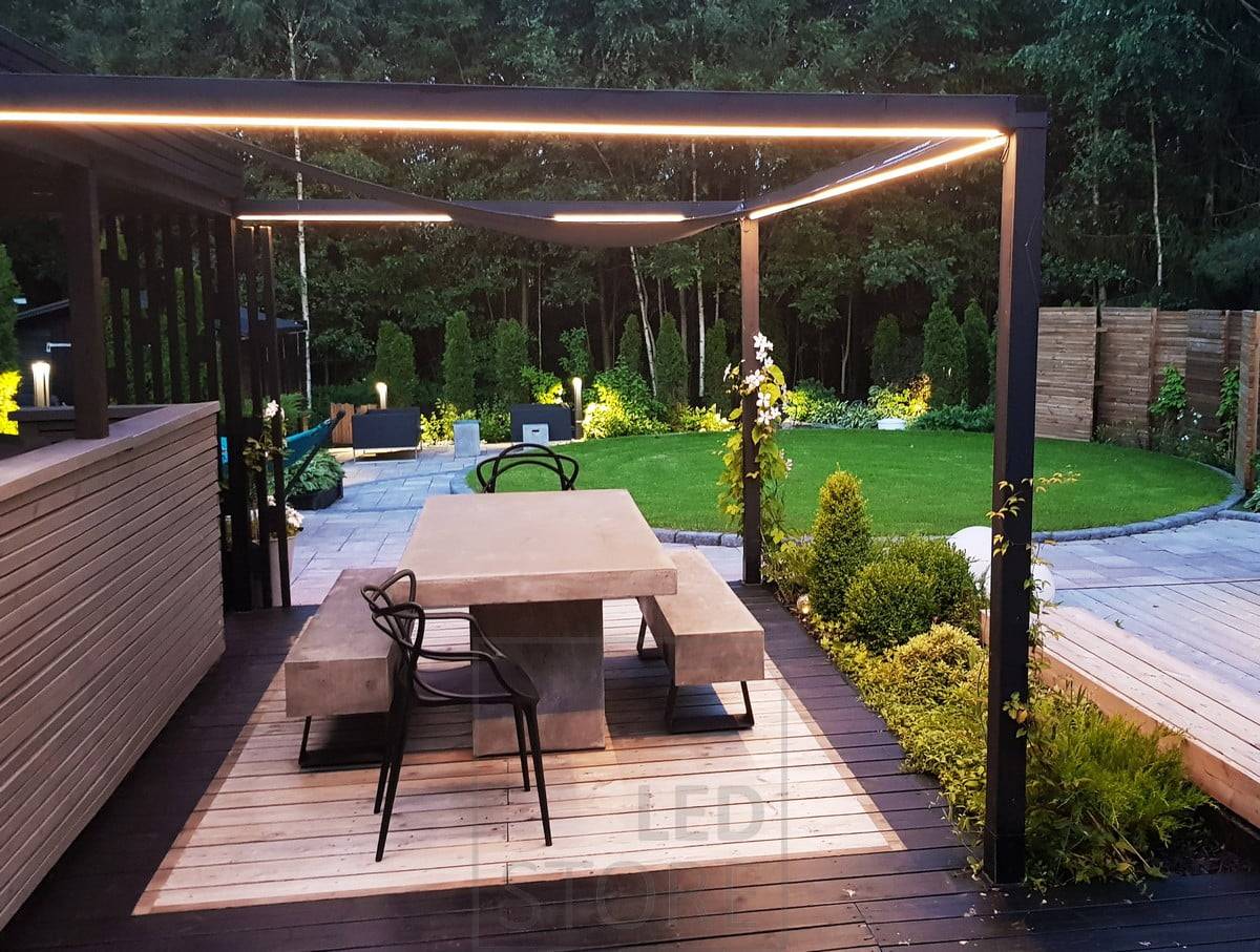 Iluminación de patio con columnas de led y comedor con tiras de led. Ledstore.fi